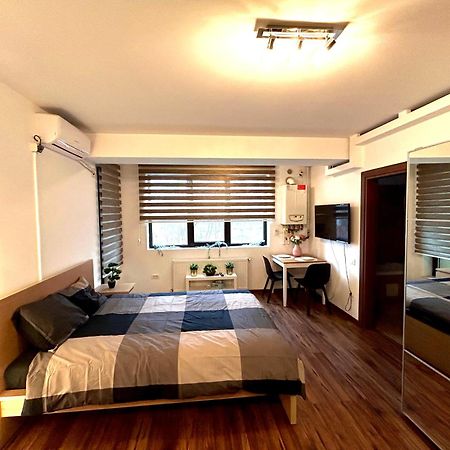 Cozy Apartment With Self Check-In Near Promenada Mall And Verdi Park Bucarest Esterno foto
