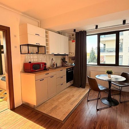Cozy Apartment With Self Check-In Near Promenada Mall And Verdi Park Bucarest Esterno foto
