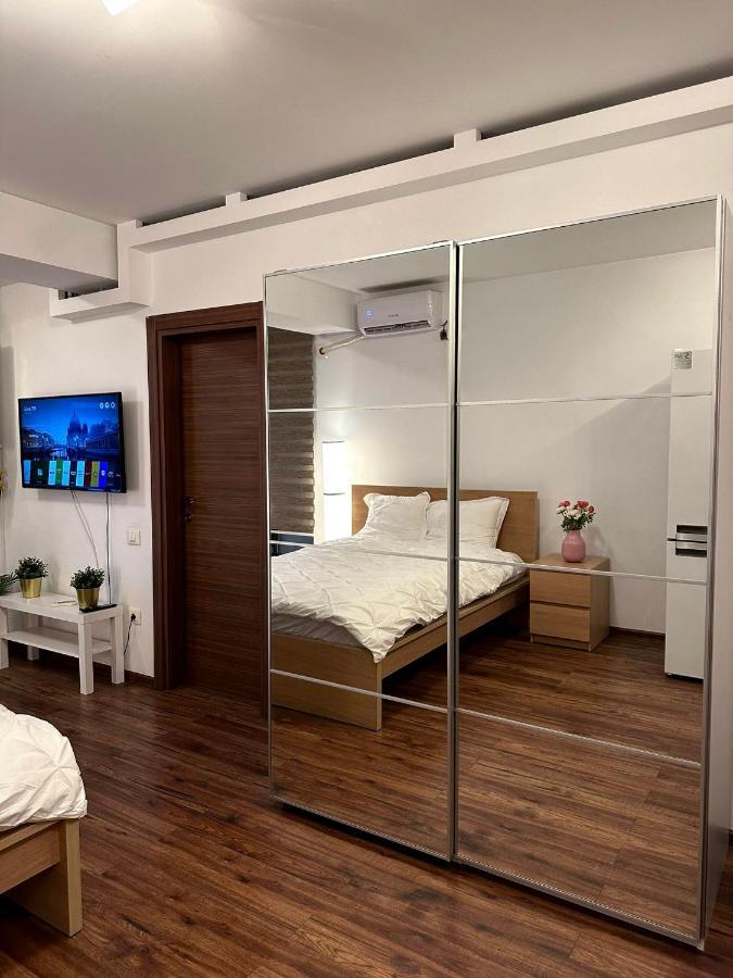 Cozy Apartment With Self Check-In Near Promenada Mall And Verdi Park Bucarest Esterno foto