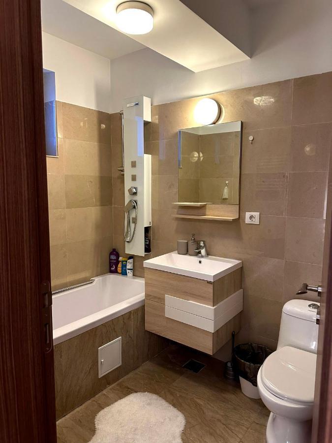 Cozy Apartment With Self Check-In Near Promenada Mall And Verdi Park Bucarest Esterno foto
