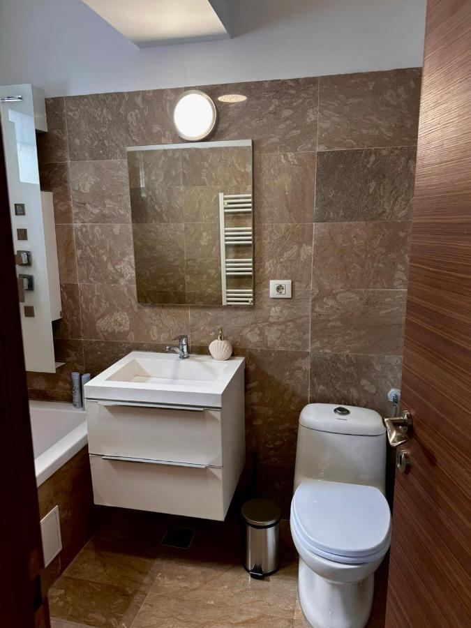 Cozy Apartment With Self Check-In Near Promenada Mall And Verdi Park Bucarest Esterno foto