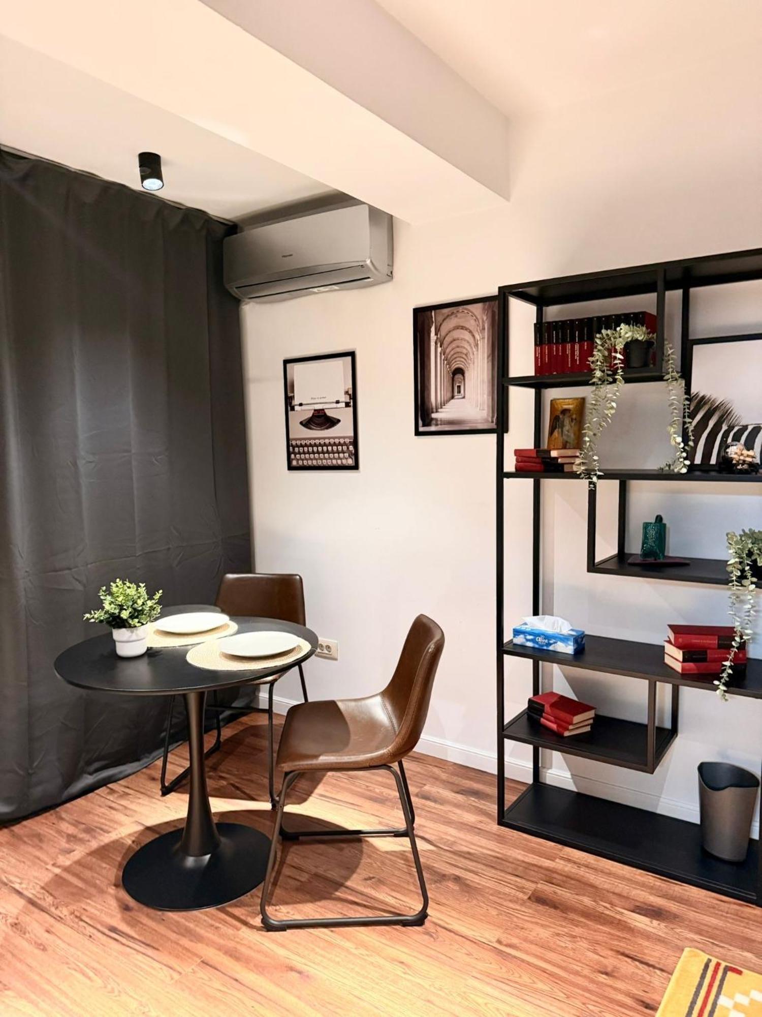 Cozy Apartment With Self Check-In Near Promenada Mall And Verdi Park Bucarest Esterno foto