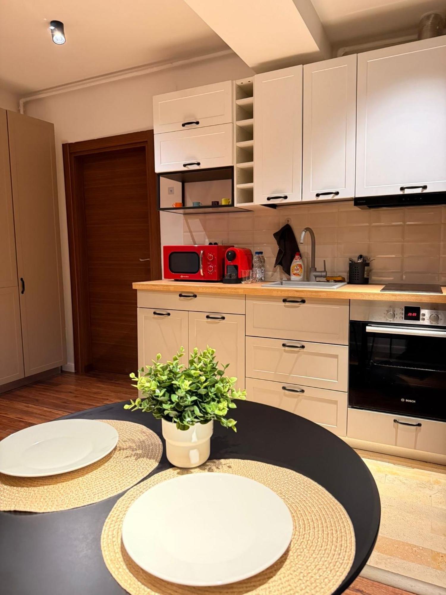 Cozy Apartment With Self Check-In Near Promenada Mall And Verdi Park Bucarest Esterno foto