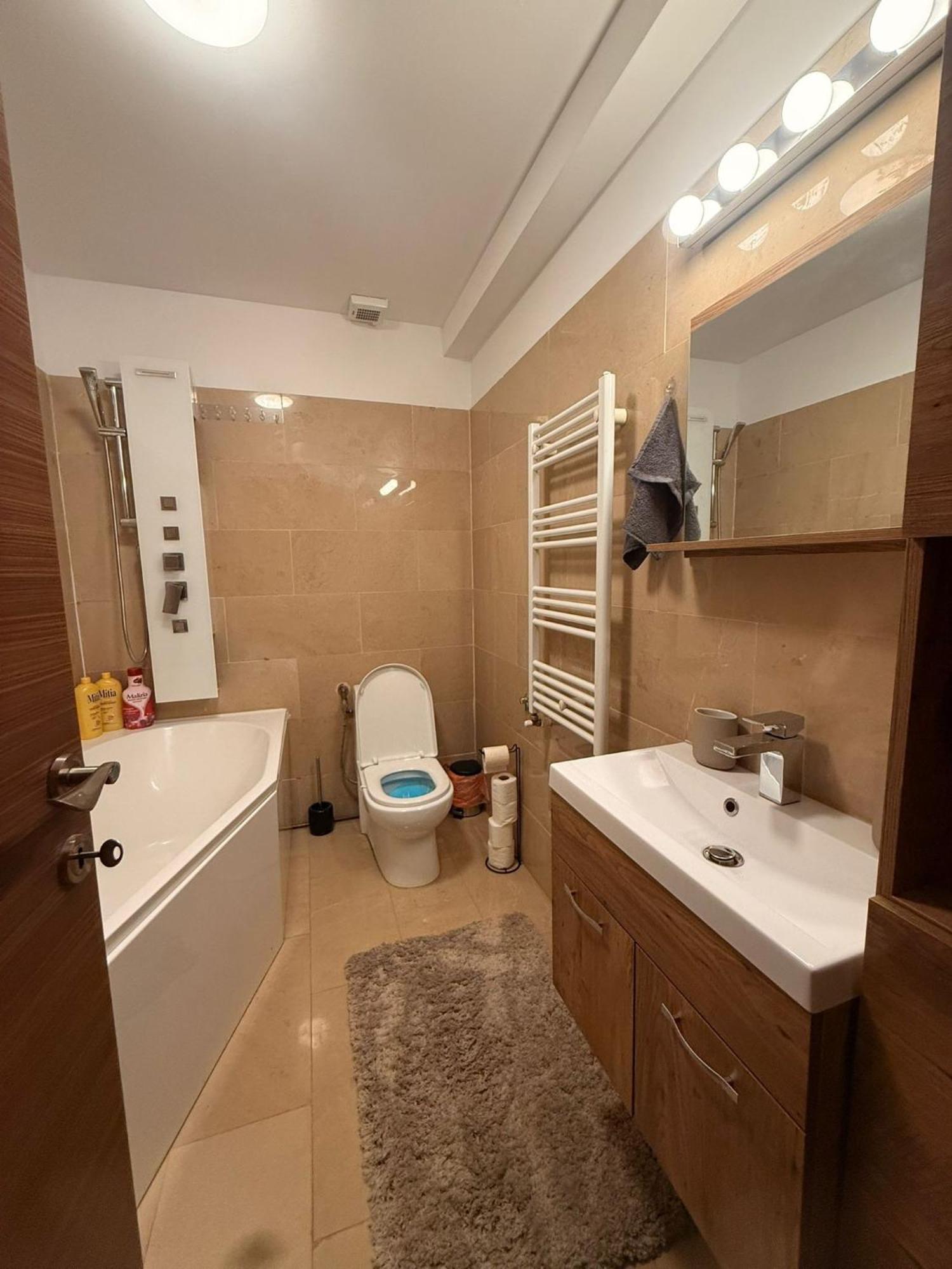 Cozy Apartment With Self Check-In Near Promenada Mall And Verdi Park Bucarest Esterno foto